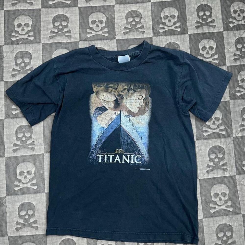 Vintage 1998 titanic tshirt